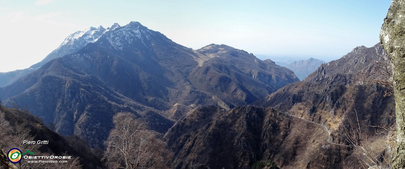 39 Vista sulla strada per Morterone con Resegone.jpg